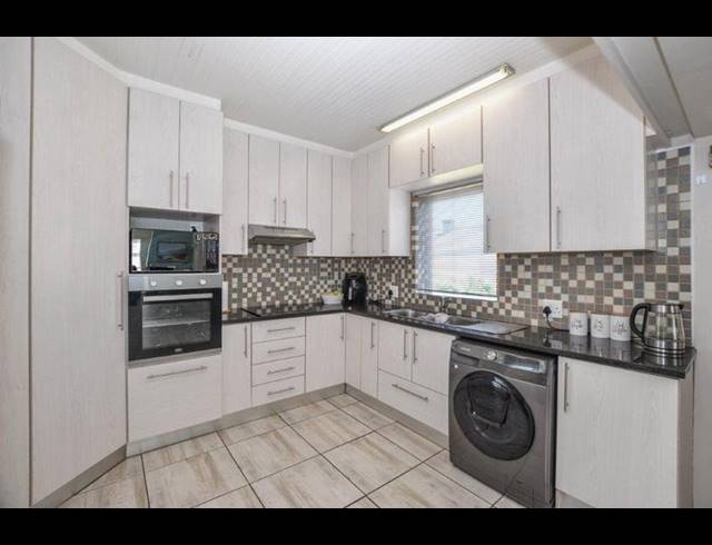 5 BEDROOM PROPERTY TO RENT IN PAROW NORTH